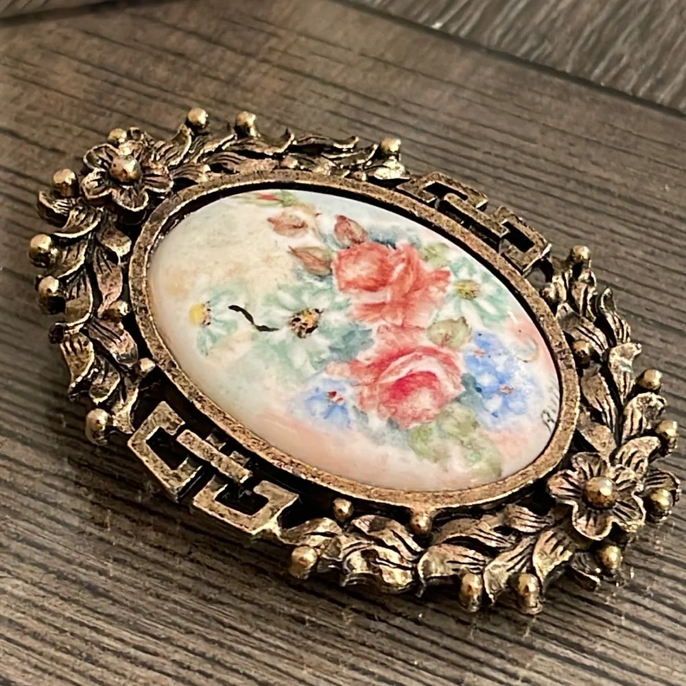 Vintage Hand Painted Ceramic Floral Cameo in a Antique Gold-tone Frame - Picture 3 of 16